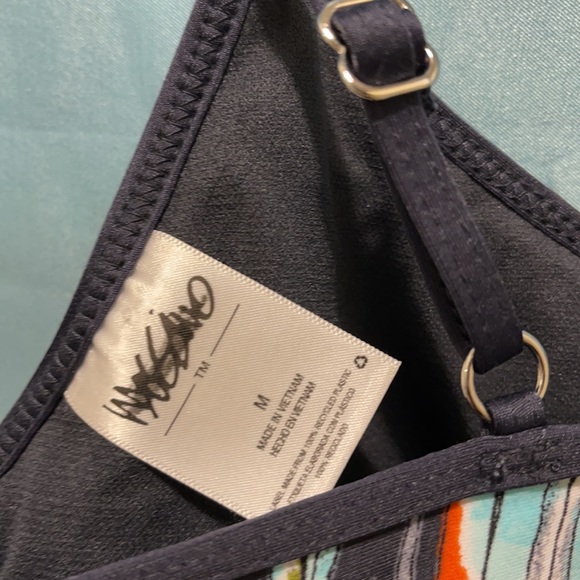 NWOT Mossimo Target bikini swimsuit top. Size MED - Picture 3 of 6